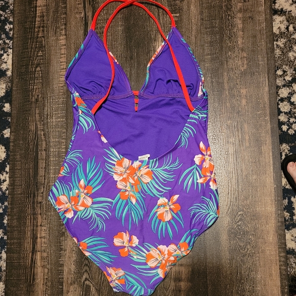 Old Navy size M tropical floral swimsuit, great condition - Picture 3 of 4